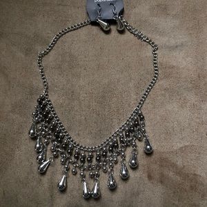Medium length necklace